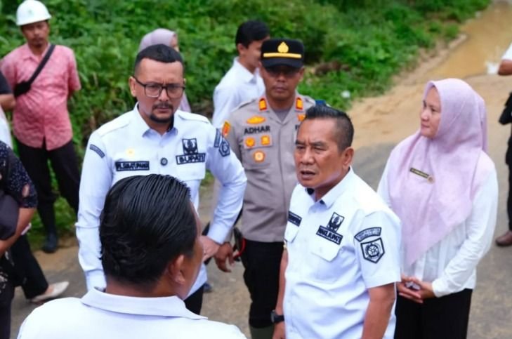 Bupati Labuhanbatu Selatan Tinjau Lokasi Rawan Banjir, Dorong Pembangunan Waduk dan Pintu Air
