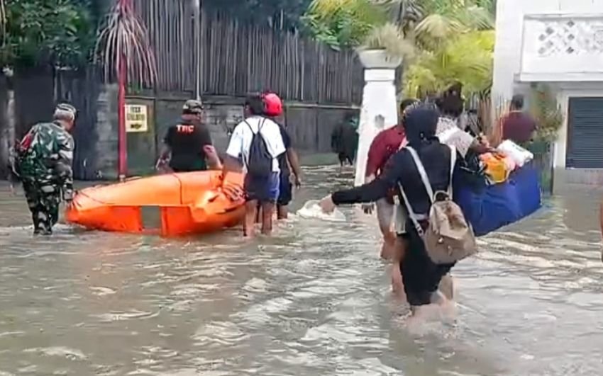 Banjir Setinggi Satu Meter Rendam Perumahan Widuri Permai Denpasar Barat