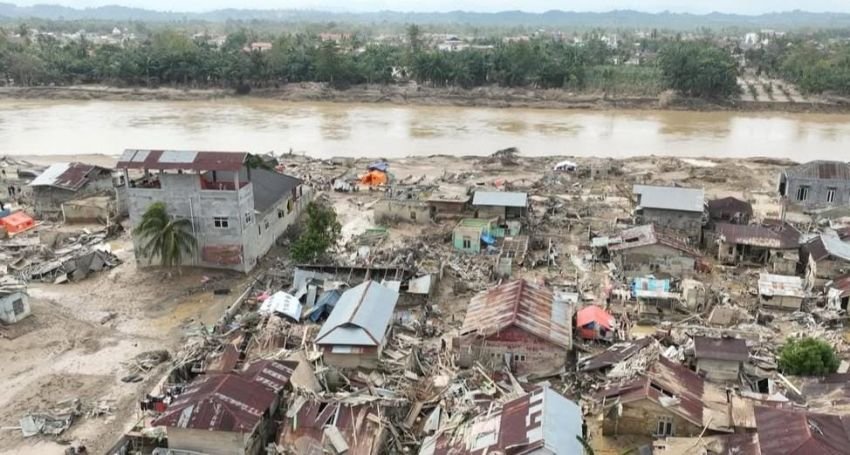 Banjir Bisa Surut, Tapi Karbon Tinggal Selamanya