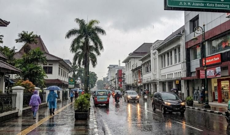 Prakiraan Cuaca Jabar Hari Ini: Hujan Sedang di Bogor, Mayoritas Wilayah Berawan hingga Hujan Ringan