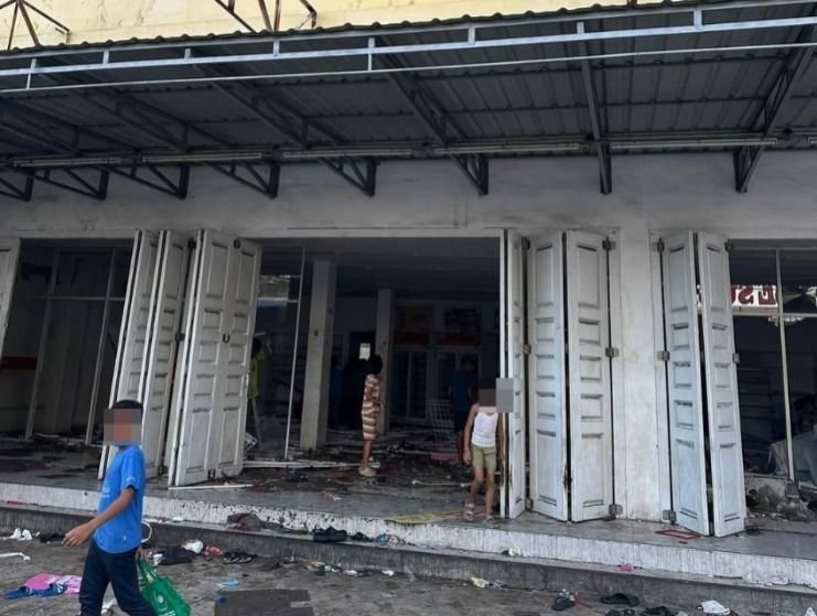 Aparat Gabungan &ldquo;Bentengi&rdquo; Pusat Perbelanjaan Sibolga Usai Penjarahan Massal