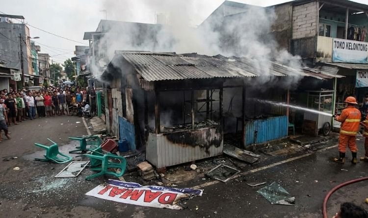 Ricuh di Kalibata, 9 Kios dan 6 Motor Dilalap Api Usai Pengeroyokan &lsquo;Matel&rsquo;