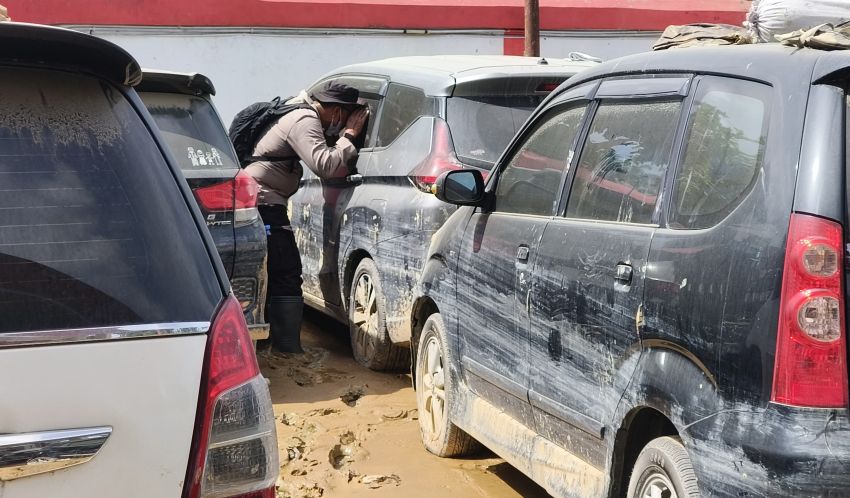 Kapolres Aceh Tamiang Klarifikasi Isu Mayat dalam Mobil Terdampak Banjir: Tidak Ada, Hanya Bau Lumpur