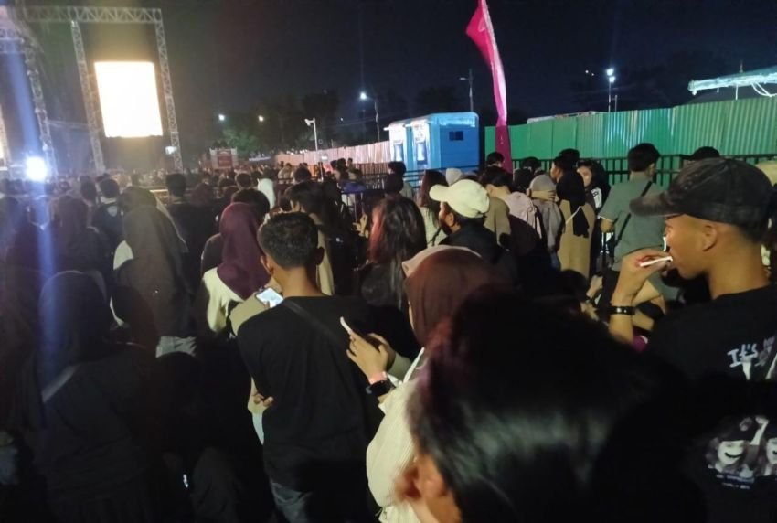 Kontroversi Konser Singporia Vol 4, Asap Rokok Penuhi PKOR Bandar Lampung