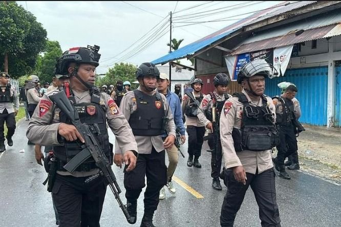 Tual Maluku Ricuh: Satu Pemuda Terluka dan Pangkalan Ojek Hangus Akibat Bentrokan