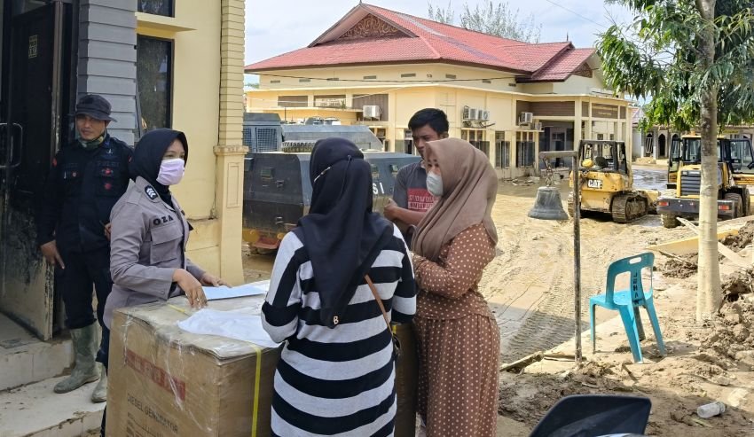 Banjir Tak Hentikan Pelayanan: Polres Aceh Tamiang Tetap Siaga untuk Masyarakat