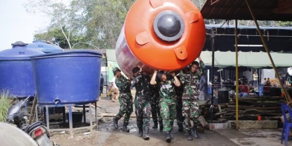 TNI dan Unhan Salurkan Mesin Penjernih Air, 1.700 Pengungsi Banjir di Batu Hula Terbantu