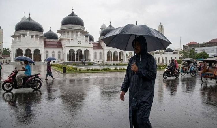 Cuaca Aceh Didominasi Hujan Ringan, Sejumlah Wilayah Pegunungan Diselimuti Udara Kabur