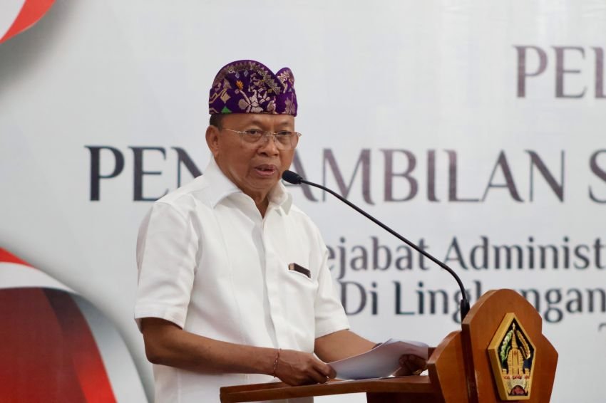 25 Pejabat Administrator dan 28 Pengawas Dilantik, Koster Ingatkan: Tunjukkan Kinerja Terbaik, Bukan Mengejar Penghargaan