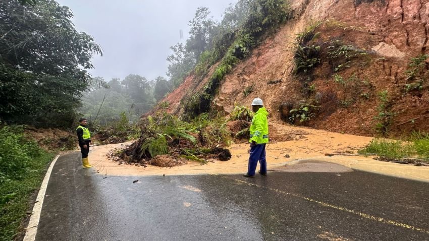Waspada! Jalan Tarutung-Sibolga Tertimbun Longsor, Arus Lalu Lintas Terhenti