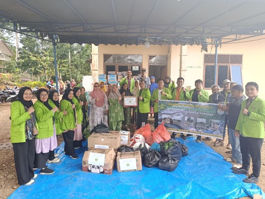 Prodi Kesehatan Masyarakat Universitas Aufa Royhan Salurkan Bantuan Bahan Pokok ke Desa Napa