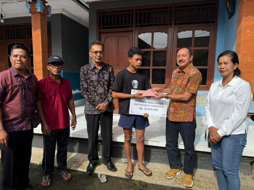 Pemprov Bali Salurkan Bantuan Rp10 Juta untuk Anak Yatim Diasuh Kakek-Nenek