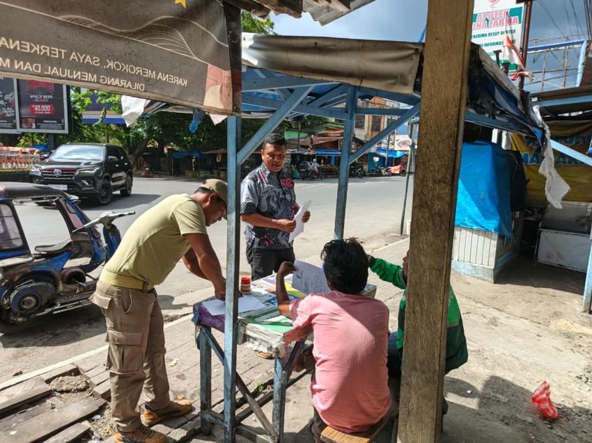 Satpol PP Padangsidimpuan Gelar Operasi Penyebaran Surat Edaran Wali Kota Soal Larangan Kenaikan Harga Pasca Bencana