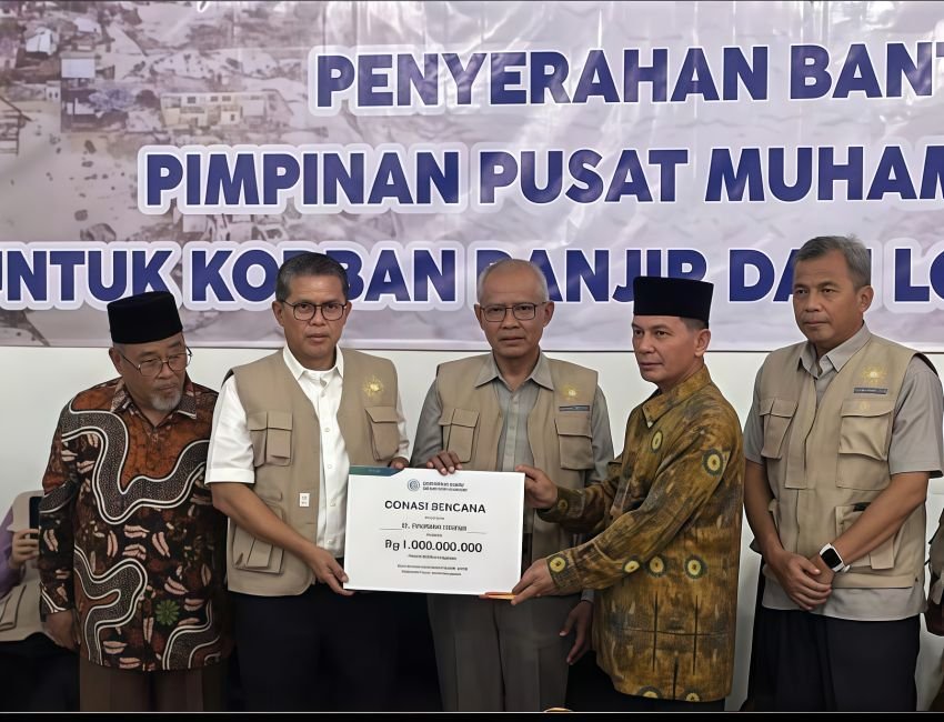 Ketua PP Muhammadiyah Serahkan Bantuan Kemanusiaan untuk Aceh Senilai Rp 1 Miliar