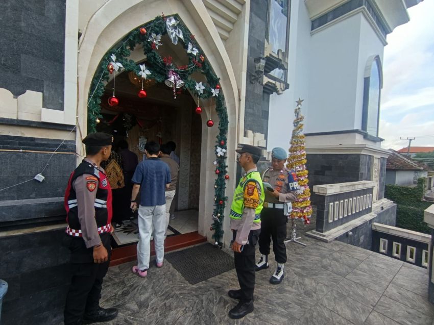 Kapolsek Denpasar Selatan Turun Lapangan Pantau Pengamanan Natal 2025