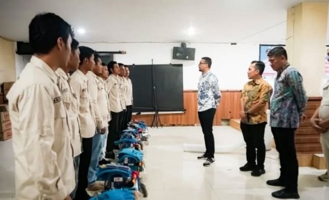 32 Set Peralatan Kopi dan Las Diserahkan Bupati Fery, Pemuda Labusel Siap Berkarya
