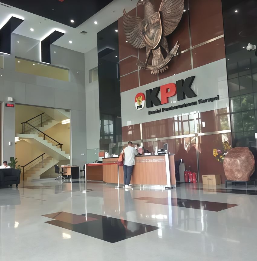 KPK Amankan Rp900 Juta dan Sembilan Orang dalam OTT di Banten