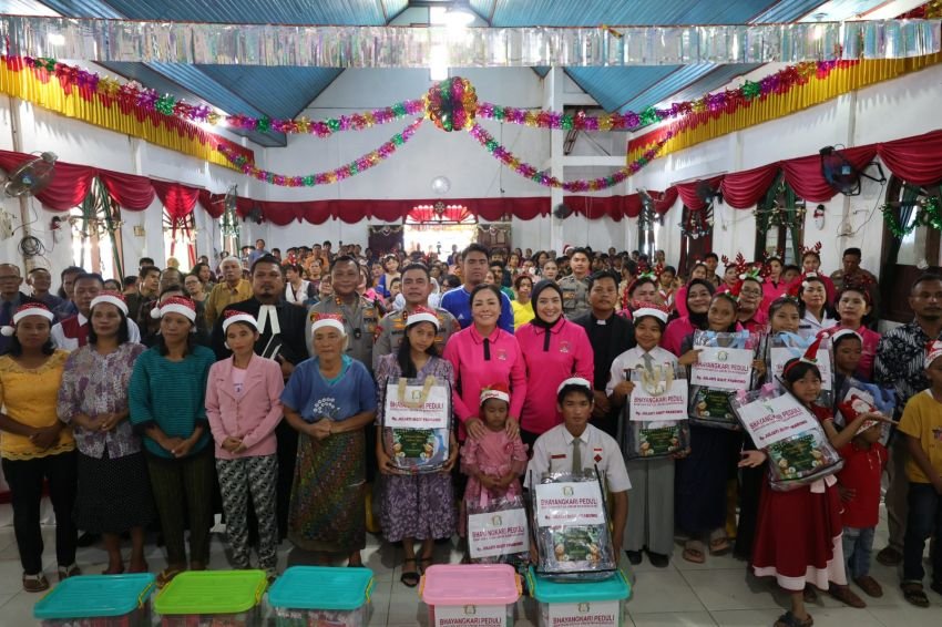 Kapolda Sumut Hadirkan Harapan, Rayakan Natal Bersama Korban Banjir dan Longsor di Tapanuli Selatan