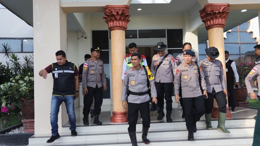 Pasca Banjir Aceh, Kapolda Marzuki Ali Tinjau Wilayah Pesisir Lewat Udara