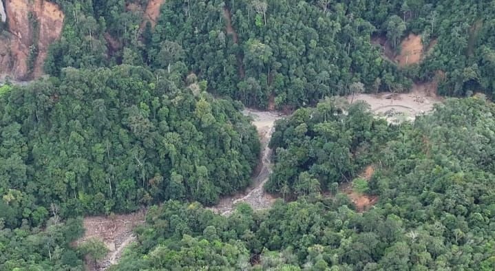 Puluhan Ribu Kubik Kayu Menghantam Tapsel! Siapa yang Bertanggung Jawab? Warga Desak Penelusuran Aktivitas PT AR di Hulu DAS Garonggang