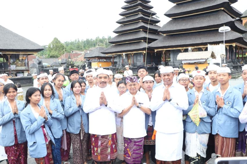 Haluan Pembangunan Bali 100 Tahun Resmi Dimulai, Koster Gelar Matur Piuning