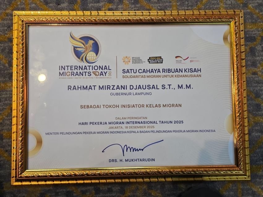 Komitmen Lindungi Pekerja Migran, Gubernur Rahmat Mirzani Djausal Raih Penghargaan Nasional