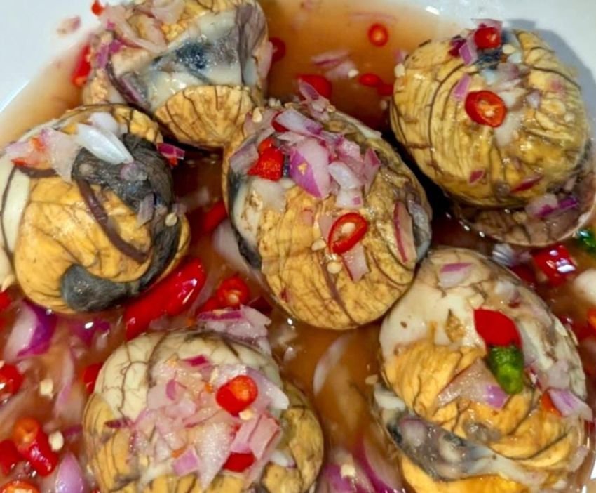 Viral di Medsos, Bolehkah Muslim Makan Balut?