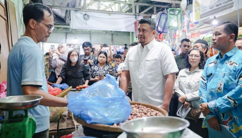 Bobby Nasution Tinjau Pasar Sei Sikambing dan Sukaramai, Pastikan Stok Pangan Sumut Aman Menjelang Nataru