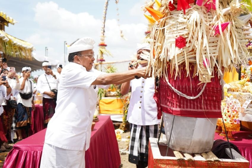 Gubernur Wayan Koster Pimpin Upacara Tawur Agung di Kawasan Pusat Kebudayaan Bali, Persiapkan Zona Inti Budaya 2026