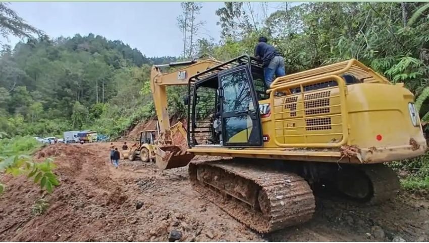 Tiga Titik Longsor di Toba Akibat Hujan Deras, Dinas PUPR Turunkan Alat Berat