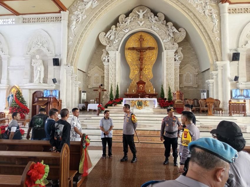 Kapolresta Denpasar Pastikan Pengamanan Natal 2025 di Gereja Katedral Aman dan Kondusif