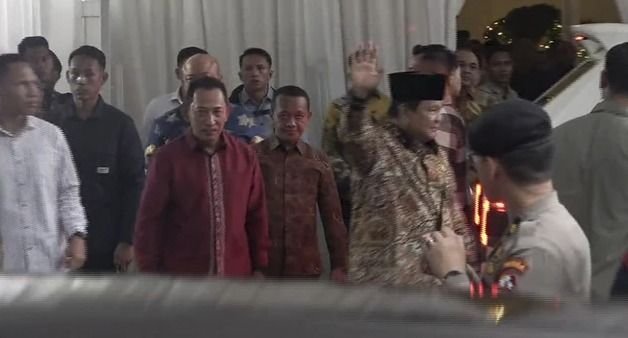Prabowo Subianto Kunjungi Kapolri Listyo Sigit di Hari Natal