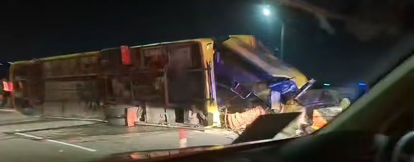 Kecelakaan di Tol Krapyak: Bus Terguling, 19 Luka-Luka dan 15 Meninggal