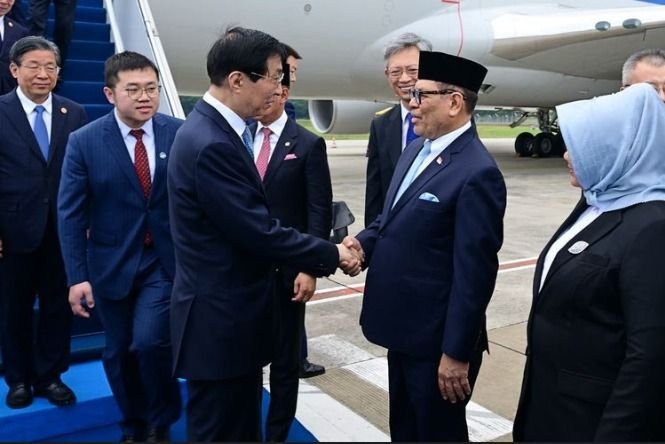 Wang Huning Resmi Tiba di Jakarta, Agenda Pertemuan dengan Presiden Prabowo Besok