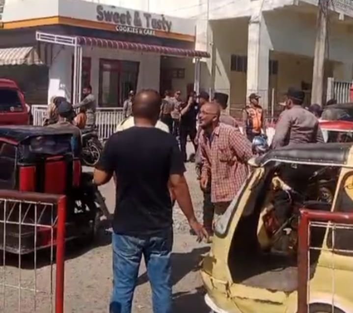 Antrian Warga Padangsidimpuan Mengular di SPBU Akibat Kelangkaan BBM, Harga Eceran Melonjak Tak Masuk Akal