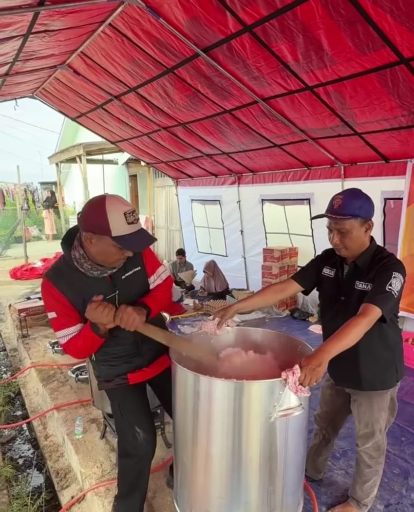 164 Ribu Porsi Siap Saji dari Dapur Umum Kemensos untuk Korban Bencana Sumatera