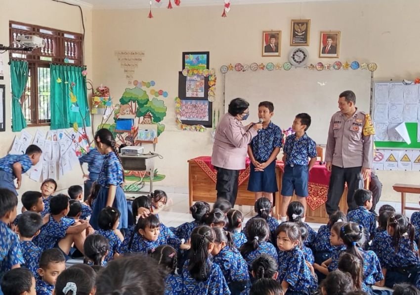 Unit Binmas Polsek Dentim Gelar Penyuluhan Karakter dan Keselamatan Anak di SD Negeri 12 Kesiman