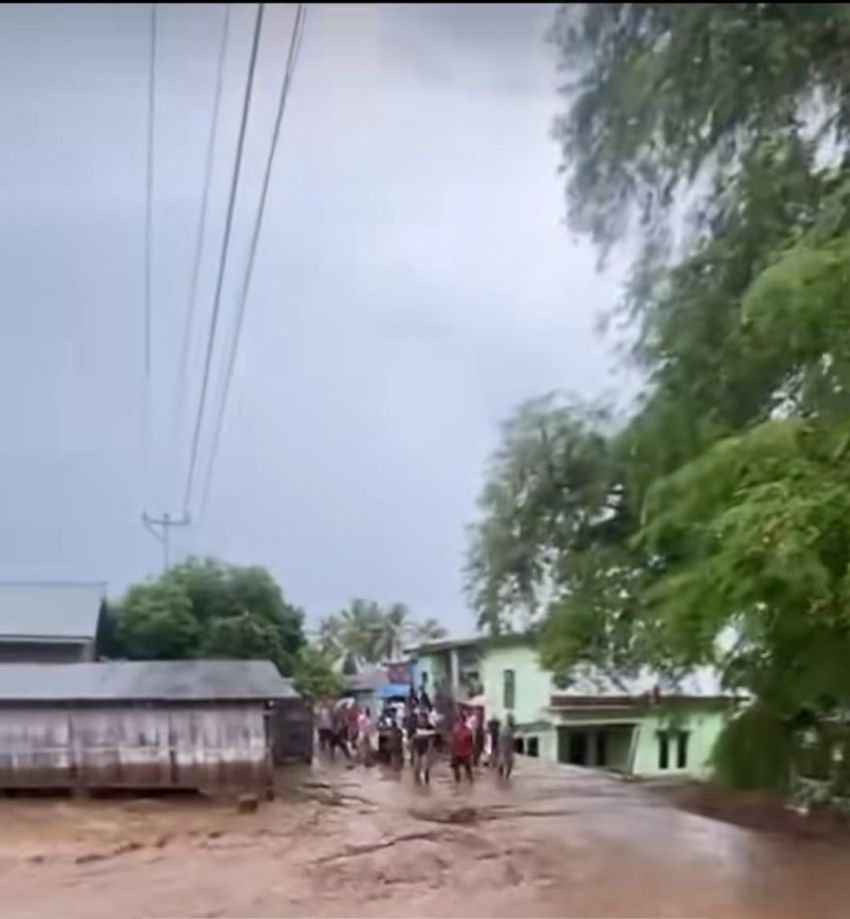 Hujan Deras Luapkan Sungai, Desa Terong dan Lamahala Flores Timur Terendam
