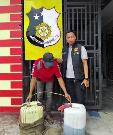Modus Antre Berkali-kali, Polisi Amankan Tiga Warga Penimbun BBM di SPBU Sei Renggas
