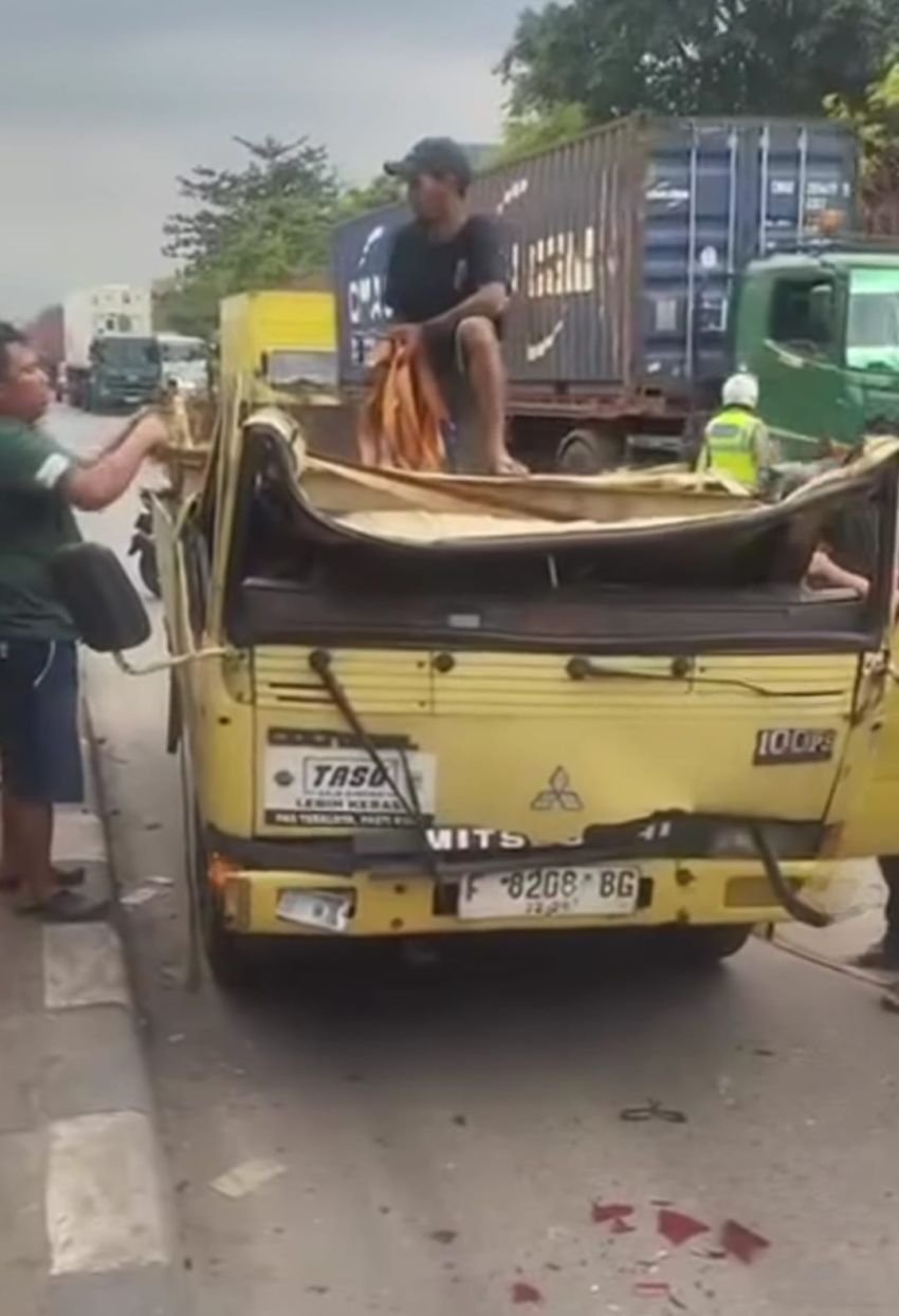 Tragedi di Jalan Cakung: Sopir dan Kernet Tewas Saat Truk Tertimpa Muatan Besi