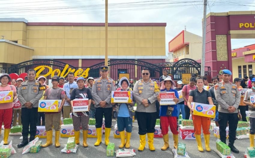 Polres Sibolga Salurkan Bantuan Sosial dan Trauma Healing bagi Warga Terdampak Banjir