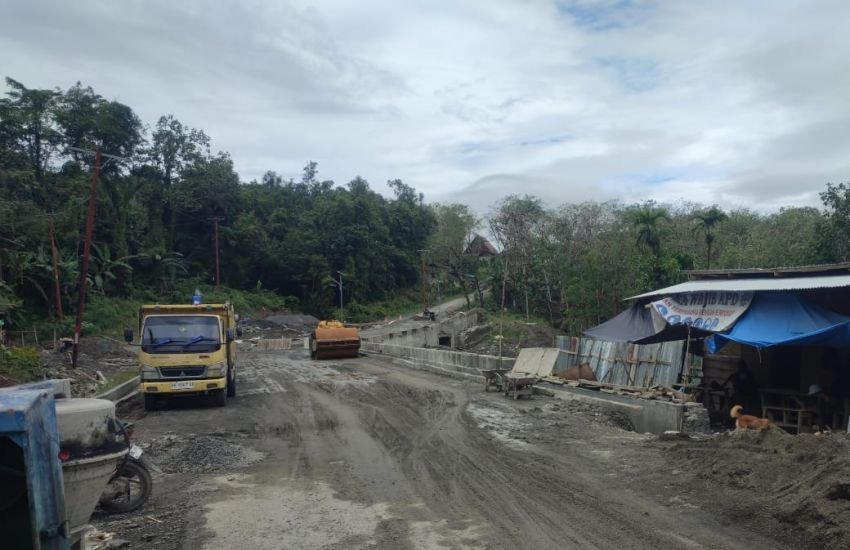 Mutu Proyek Penanganan Longsor Rp 8 Miliar di Amandraya&ndash;Lolowau Dipertanyakan, Diduga Tak Sesuai Spesifikasi!