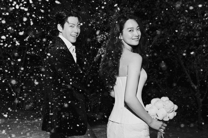 Setelah 10 Tahun Berpacaran, Shin Min Ah dan Kim Woo Bin Akhirnya Resmi Menikah