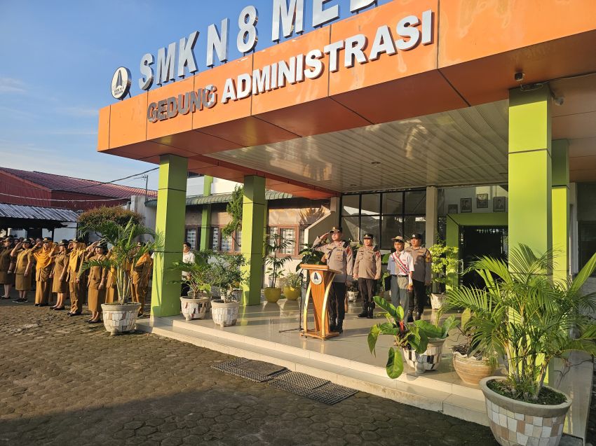 Kapolsek Sunggal Sambangi SMK Negeri 8 Medan, Edukasi Pelajar Soal Hukum dan Disiplin