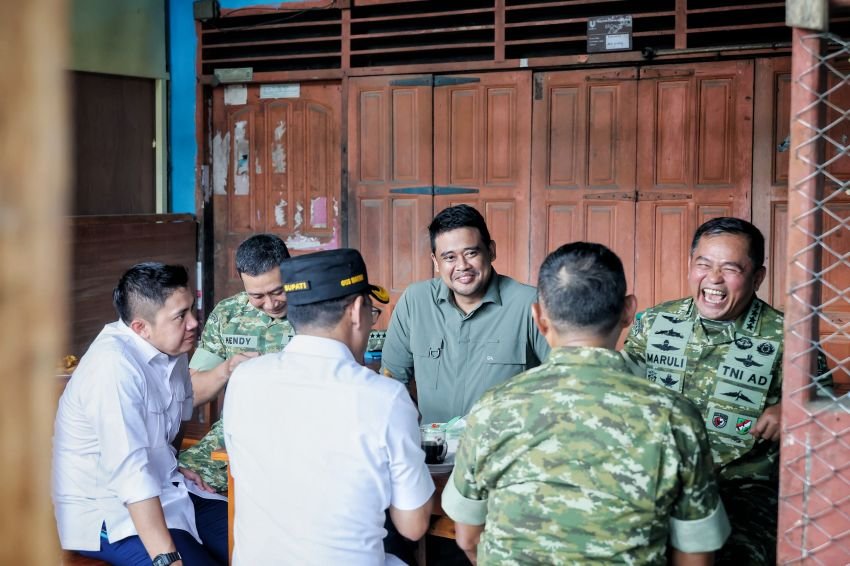 Hadirkan Kehangatan Pascabencana, Bobby Nasution Ngopi Sambil Sapa Warga Batangtoru