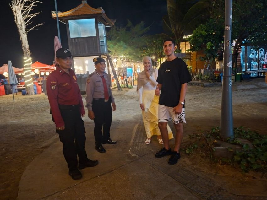 Polresta Denpasar Tingkatkan Keamanan Wisatawan di Pantai Seminyak Lewat Patroli Dialogis