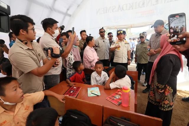 SD Hutanabolon 2 Tapteng Masih Belajar di Tenda Darurat, Tito Karnavian Janji Percepat Pemulihan