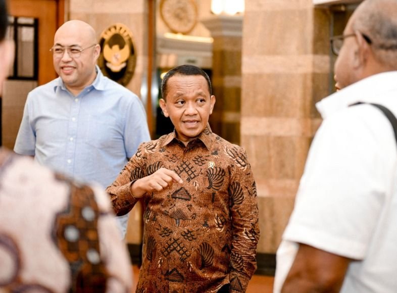 Bahlil Targetkan 2029 Tak Ada Desa Gelap, Pemasangan PLTS Dipacu di Pulau Terpencil