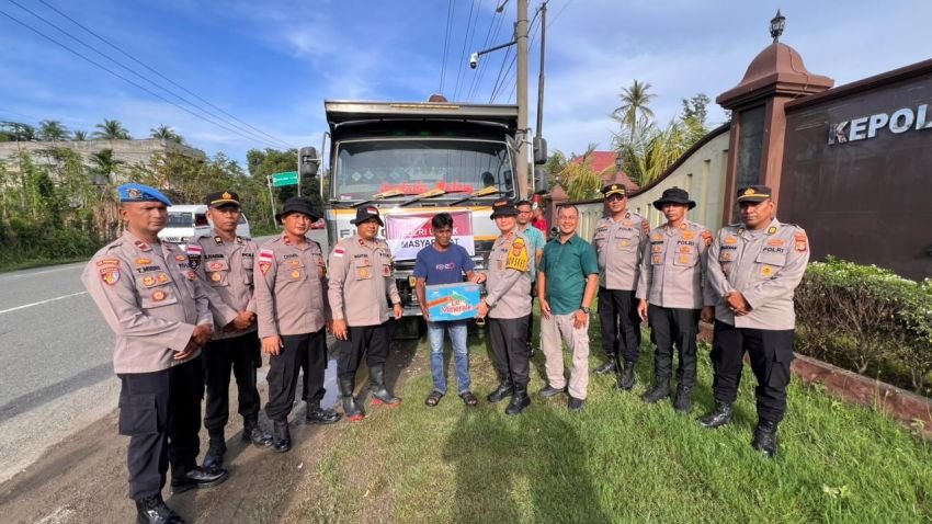 Pemulihan Fasilitas Umum Pasca Banjir, Polres Pidie Jaya Turunkan Alat Berat