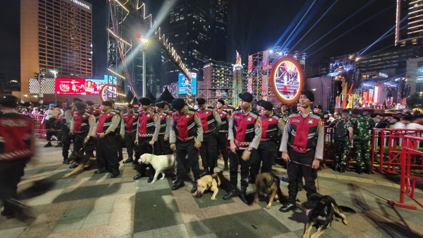 Korps Sabhara Turunkan 10 K-9 Amankan Malam Tahun Baru di Bundaran HI